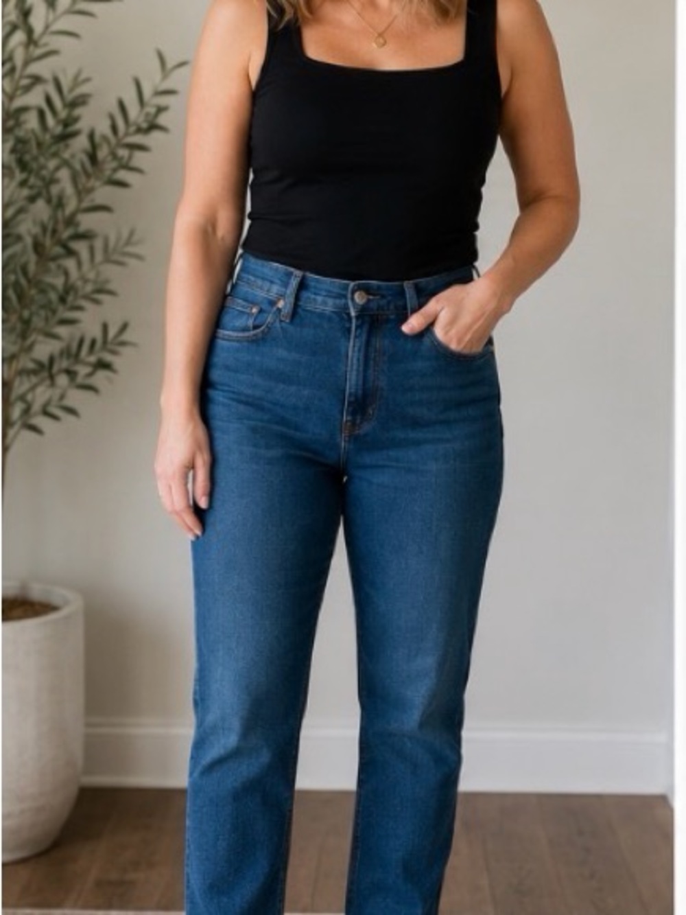 Old Navy Women's High-Rise Straight Jeans in Dark Blue Wash